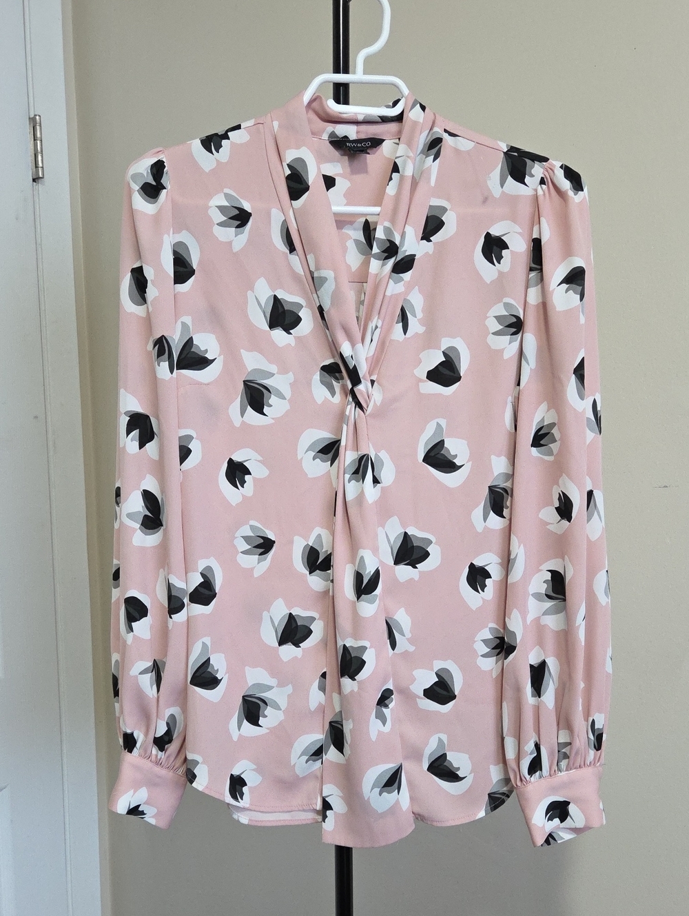 RW&CO. Pink Floral Tie-Neck Blouse